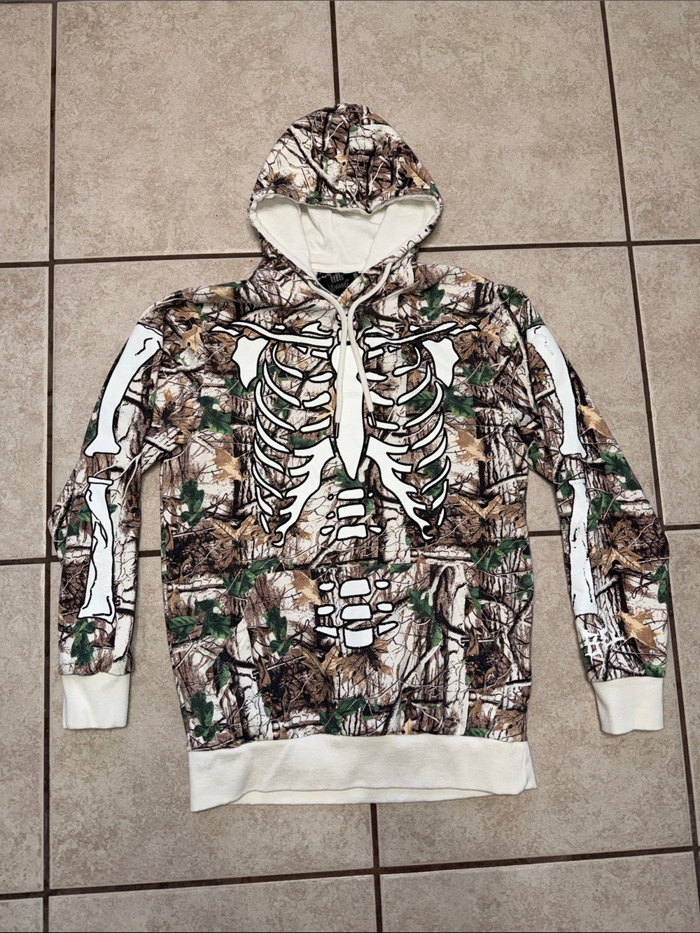 Rebel Skeleton Camo Hoodie Men’s Medium Y2K Gothic Streetwear Hunting Skull